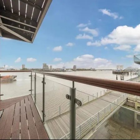 Amazing River View 2 Bedroom Apartment, Sleeps 6 , Balcony And Parking Londres Extérieur photo