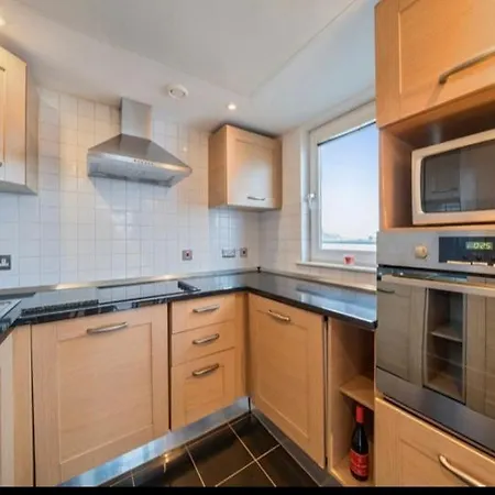 Amazing River View 2 Bedroom Apartment, Sleeps 6 , Balcony And Parking Londres Extérieur photo