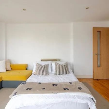 Amazing River View 2 Bedroom Apartment, Sleeps 6 , Balcony And Parking Londres Extérieur photo